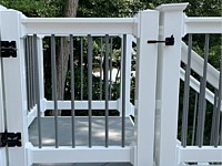 <b>White Washington Vinyl Railing with Gray Aluminum Balusters and Deck Gate</b>